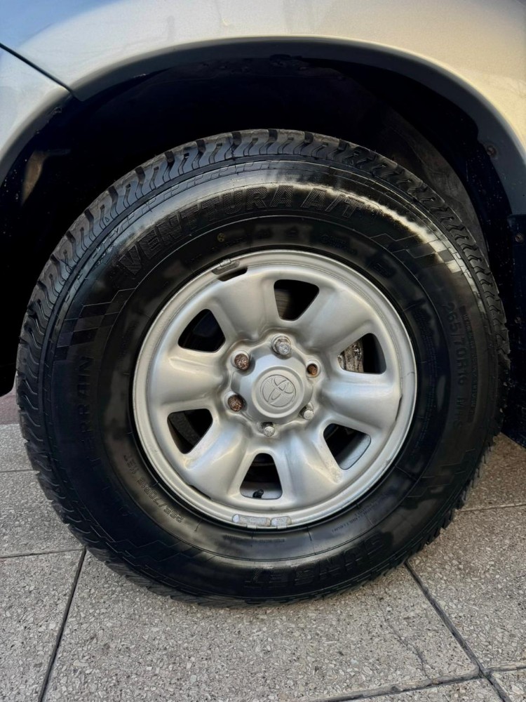 Toyota Hilux SR — foto 8